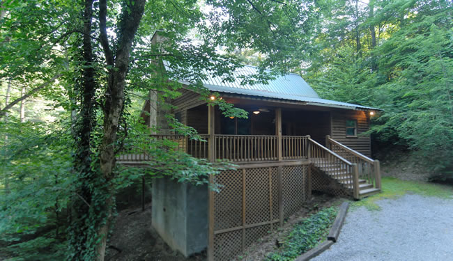Secluded Tennessee Vacation One Bedroom Cabin Rental in Pigeon Forge